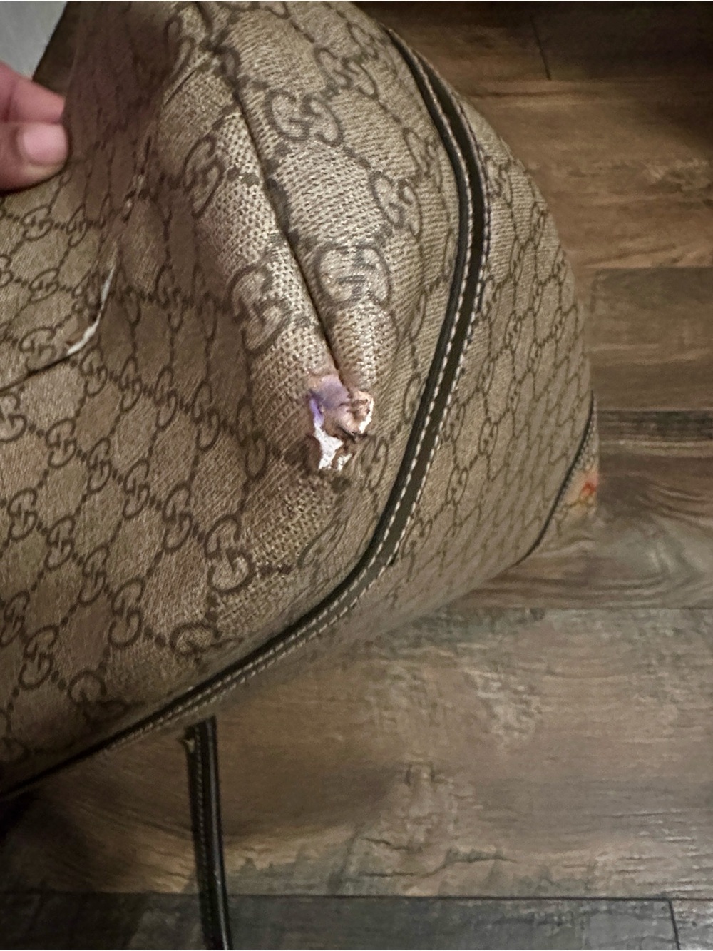 Gucci Beige GG Supreme Tote with Red Rose Heart Graphic - Picture 15 of 16